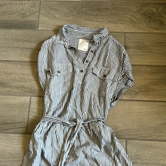 So stripe dress - Picture 2 of 5